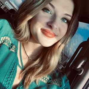 Meet your Posher, Emilee